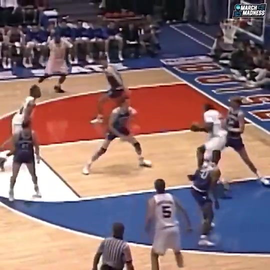 看看奥尼尔在大学时期是怎么打球的这可真是鹤立鸡群啊