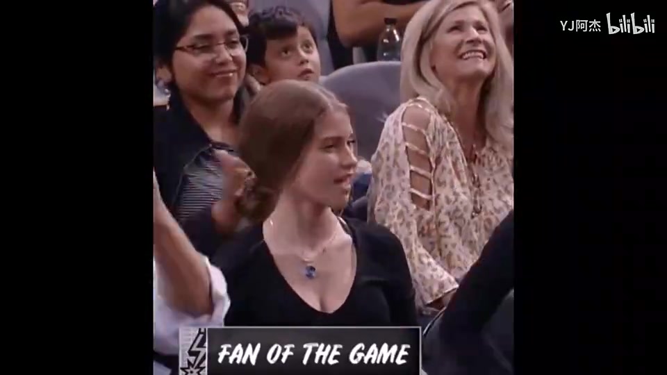 19年马刺主场的美女观众 像是从电影里走出来的女主