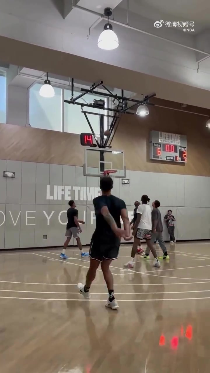李凯尔夏季特训这打球节奏依旧没有任何人匹配得上