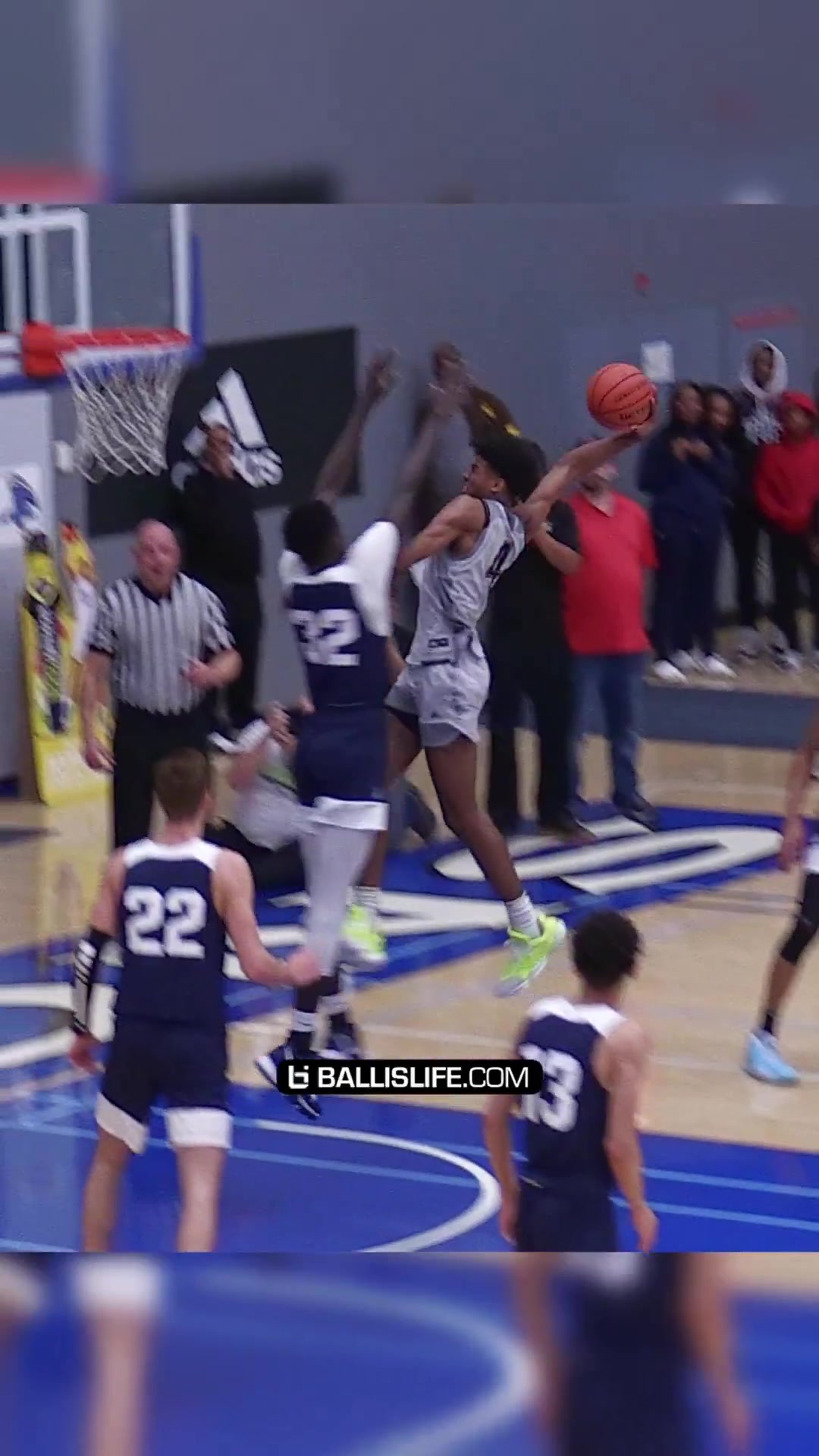 当年也是凭炸裂天赋爆火杰伦-格林高中滑翔残暴隔扣大中锋