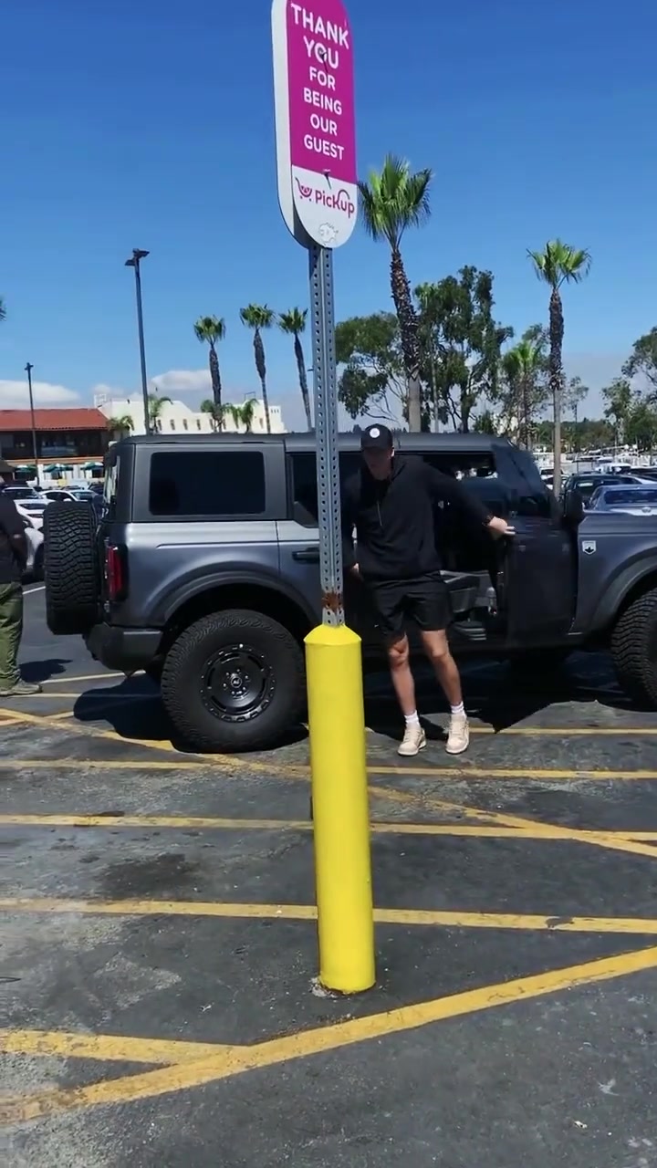 湖人颜值担当感受一下里夫斯在洛杉矶有多少球迷