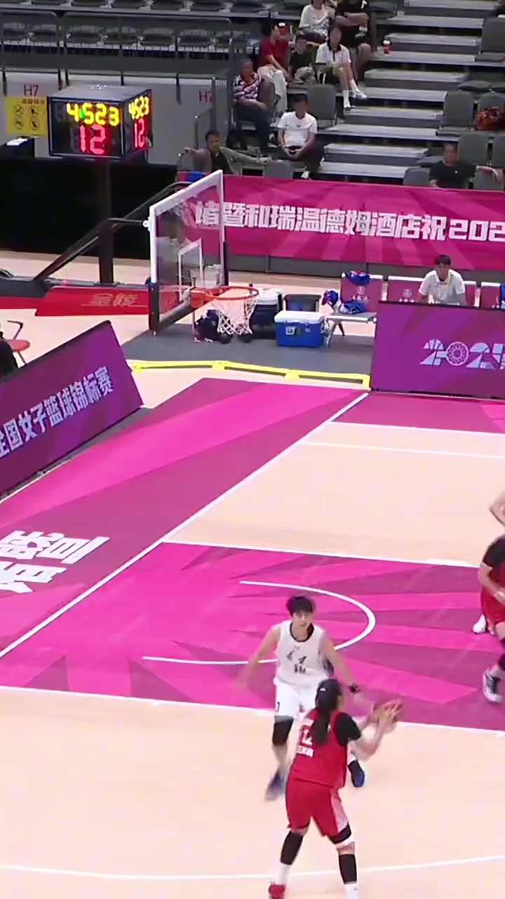 上海女篮新星王樱霓感觉身上有点李梦的影子啊