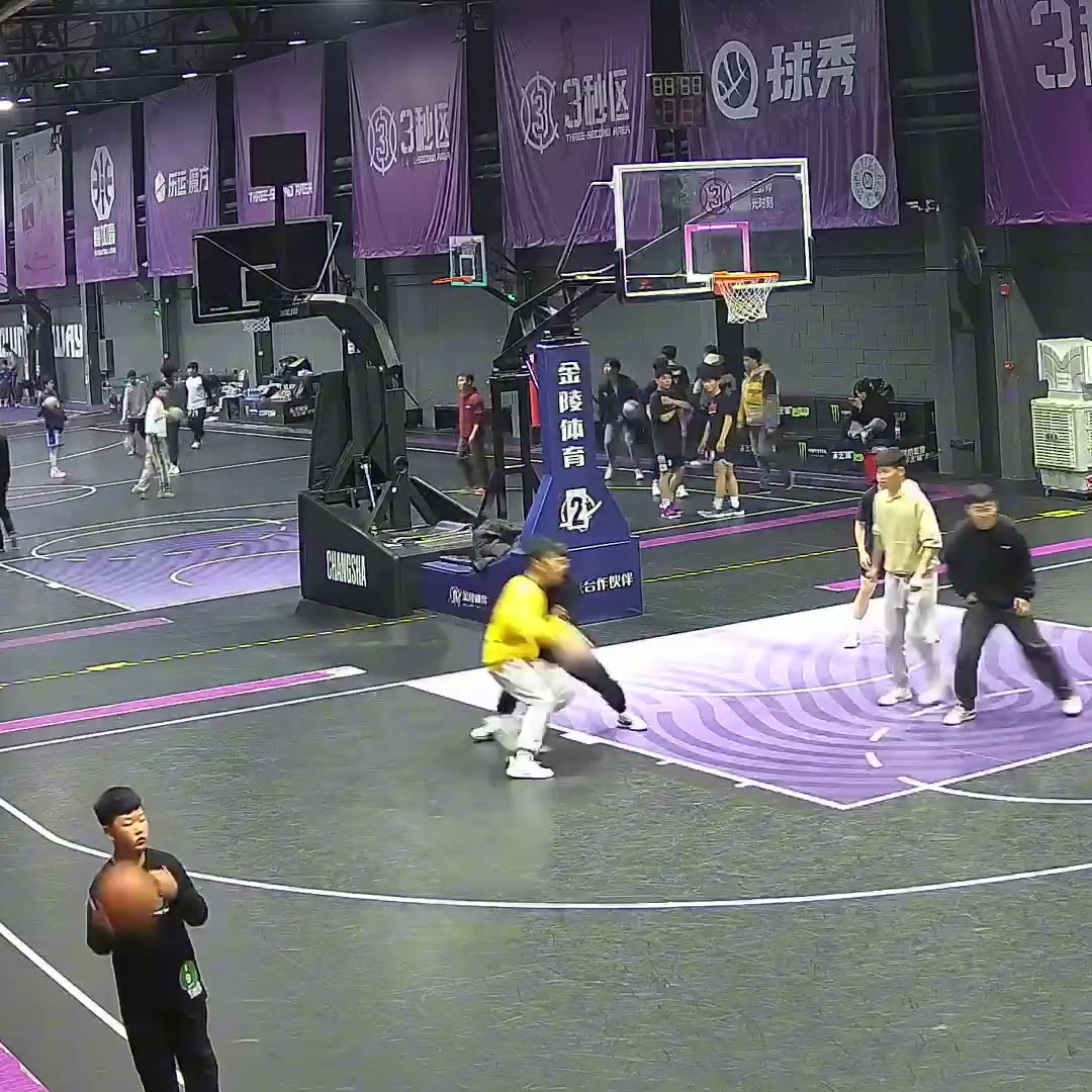 脚步曼巴网友晒视频遇到一位自称科比粉丝的路人 实在防不住