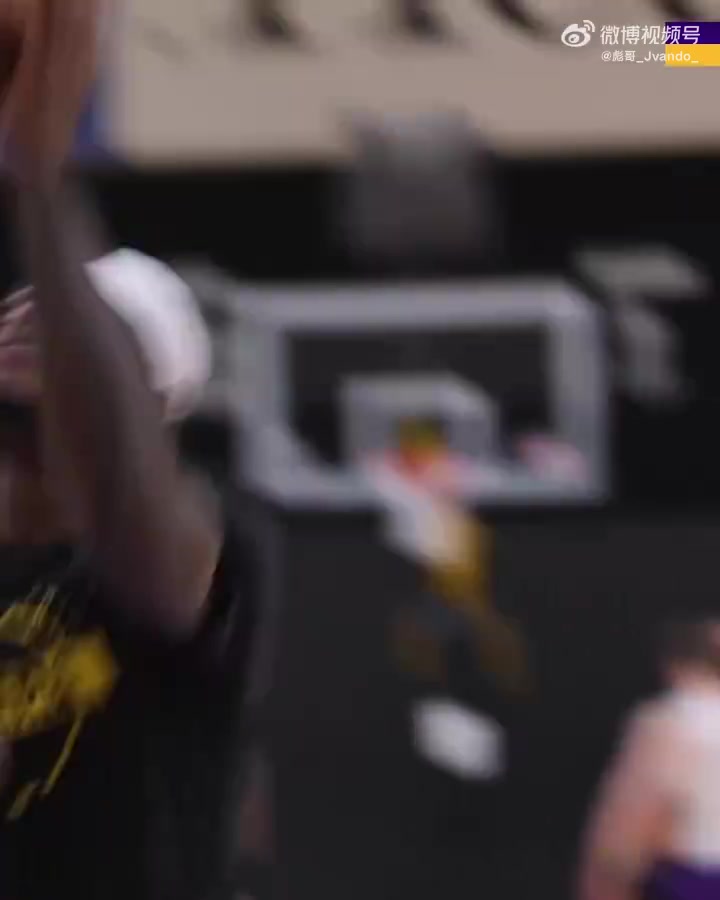 吃饼吃爽了艾顿在湖人训练中频频上演空接暴扣