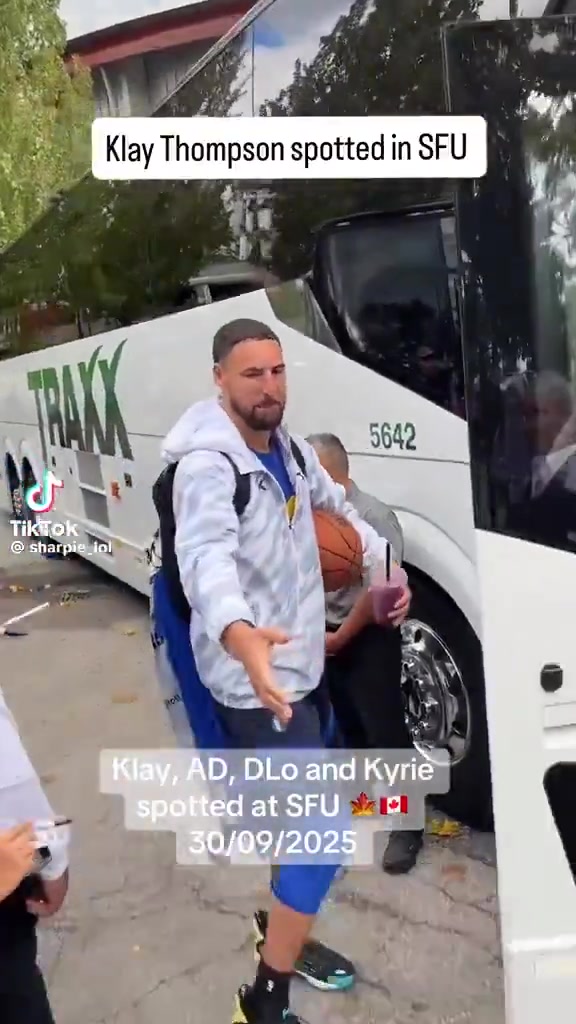 还是真爱浓眉为湖人球迷球衣签名