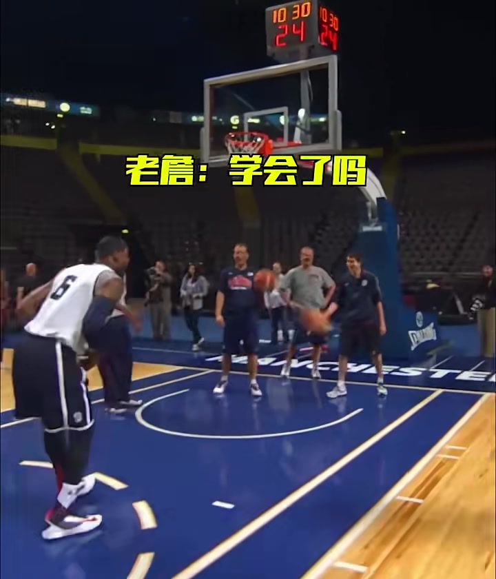 詹姆斯现场教学杜兰特勾手投篮场面很欢乐
