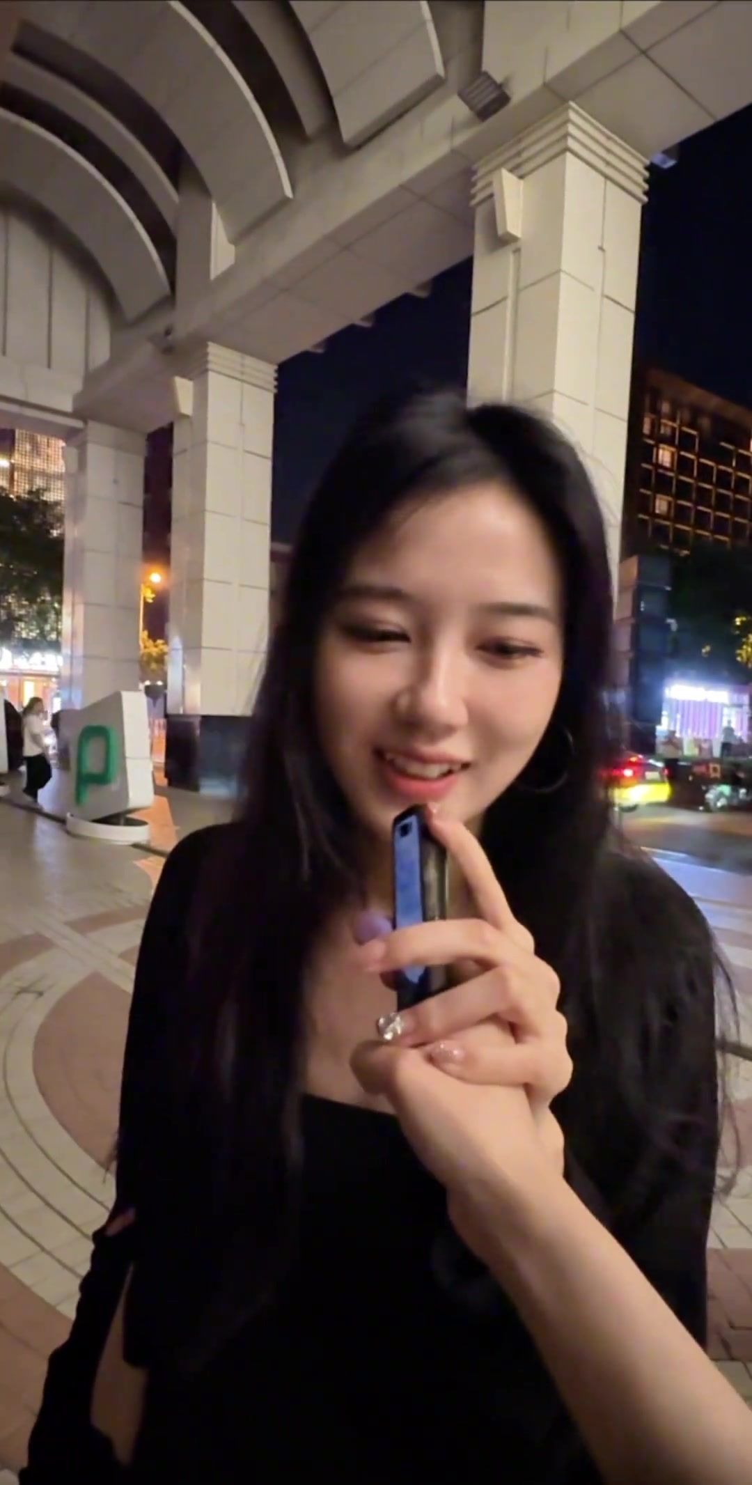 常州垫底美女球迷接受采访最后时刻爆粗