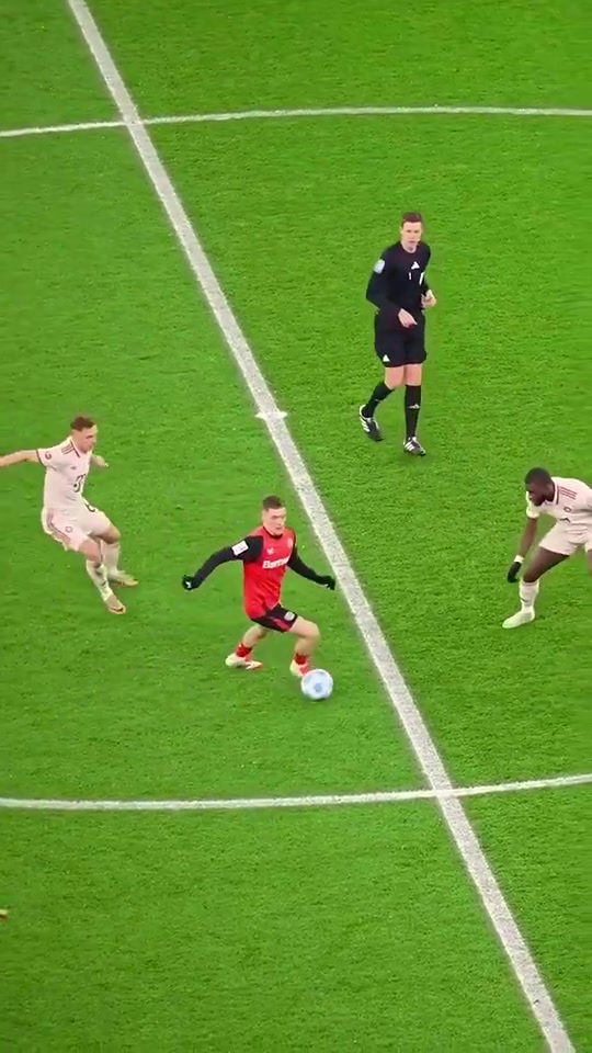 三英战吕布基米希都这样了还是拦不住维尔茨