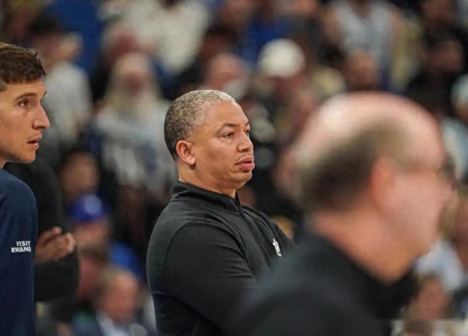 快船今夏引援引崩盘!防守外线大空,进攻无稳定点,季后赛难进!