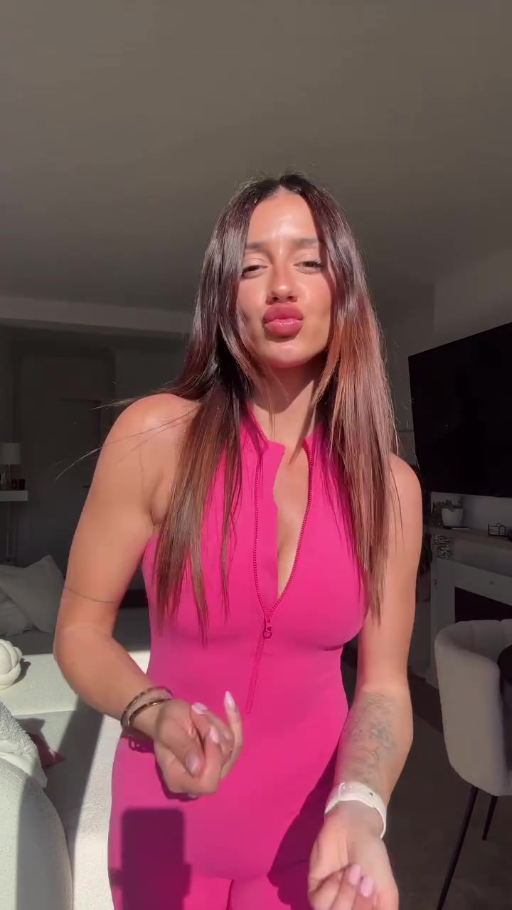 亚马尔被曝和大姐姐出游这是年少不知姐姐好错把妹妹当宝