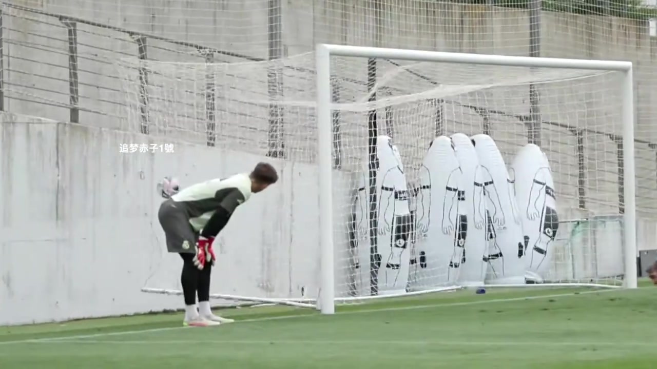 皇马队内训练新援阿隆索亲自上阵