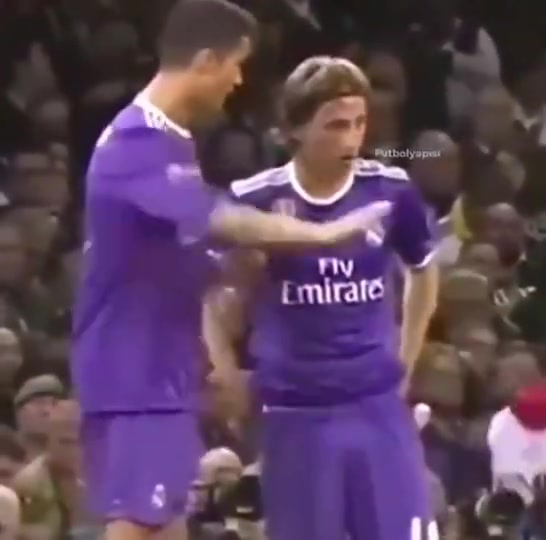 他是真懂球欧冠决赛C罗指导魔笛如何配合和传球后马上见效