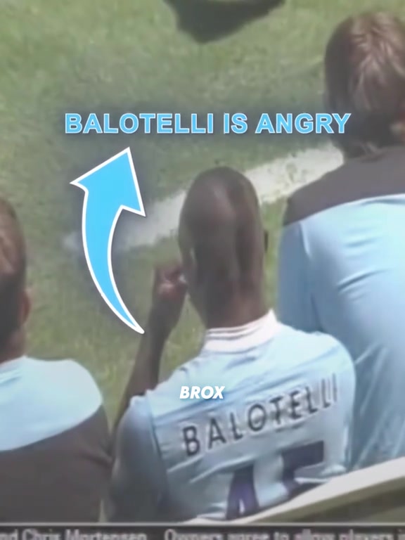 当年儿徒巴洛特利这个无脑行为让恩师曼奇尼将他愤然换下