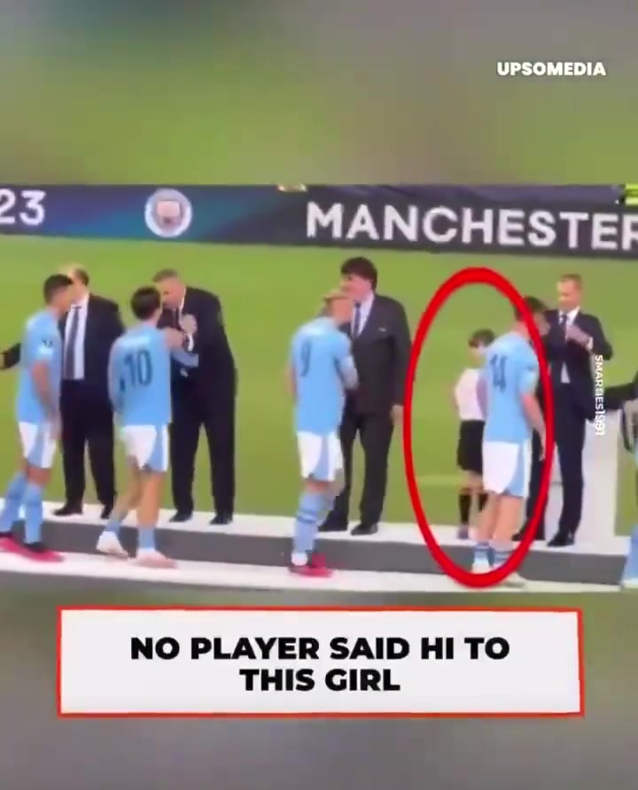 暖心的一幕前面没有球员对小女孩打招呼此时格拉利什出现了