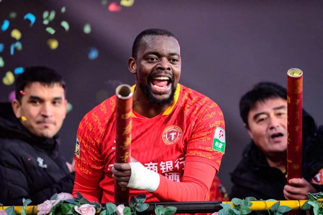 姆本扎：球迷的欢呼是动力源泉，希望在中超留下自己的印记