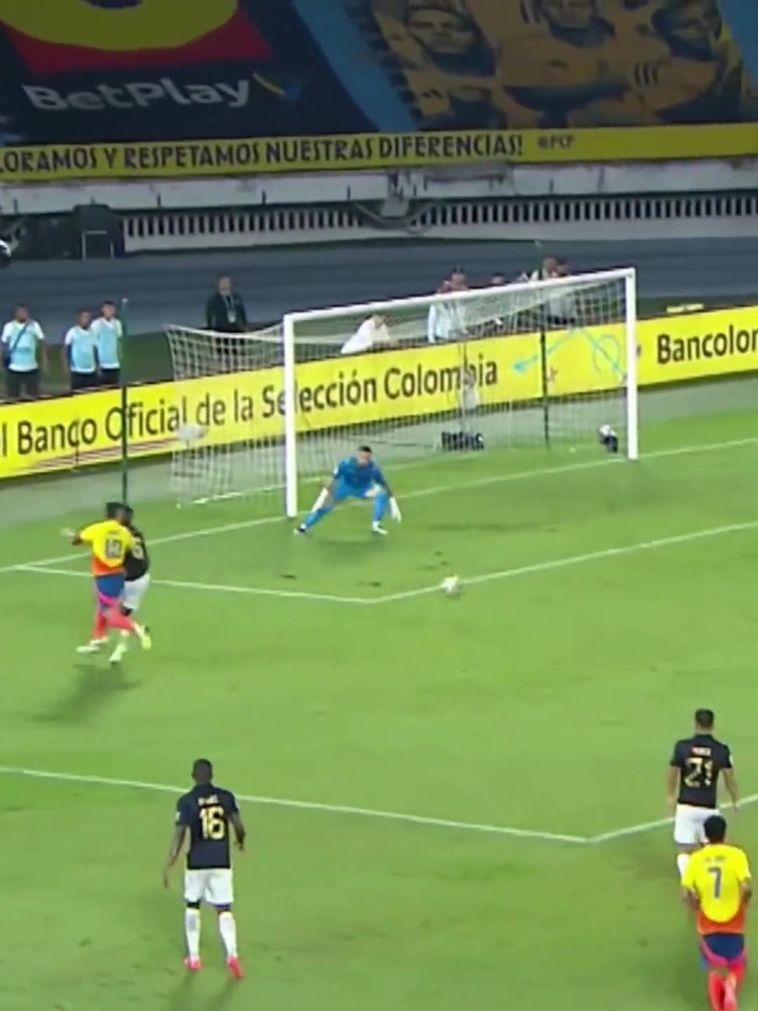 离大谱j罗这饼都喂到嘴边了还能吐出来