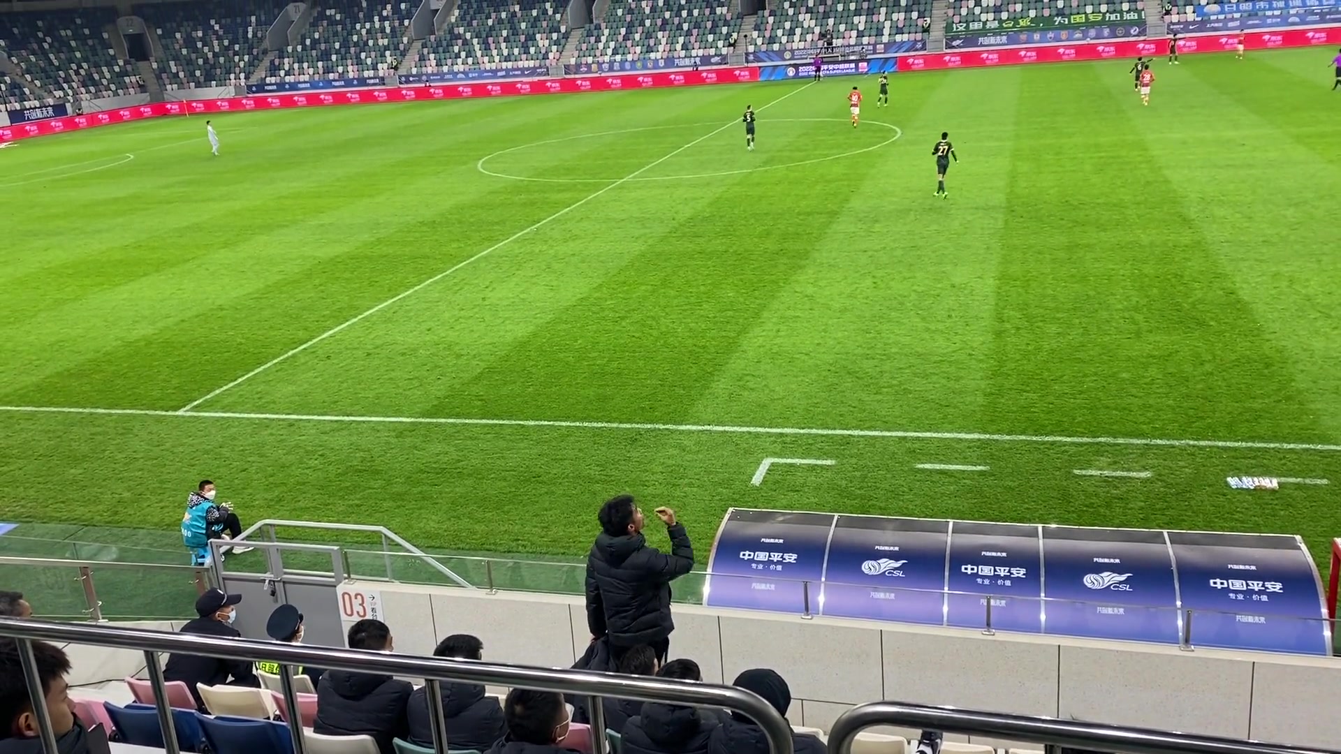 郑智这当了教练后指挥还挺一板一眼的跟李铁一个风格