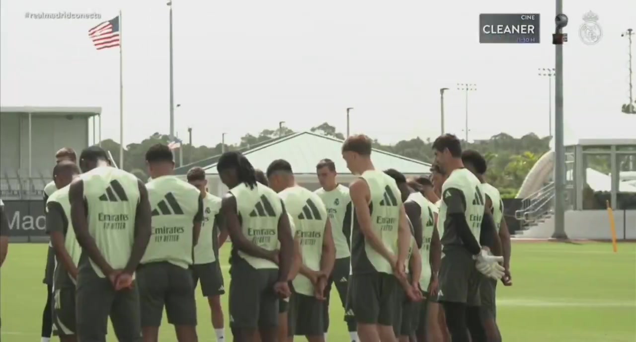 痛惜皇马世俱杯训练前为去世的若塔兄弟默哀