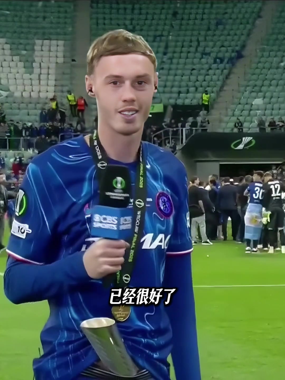 teenager这块帕尔默脚踩奖杯太狂