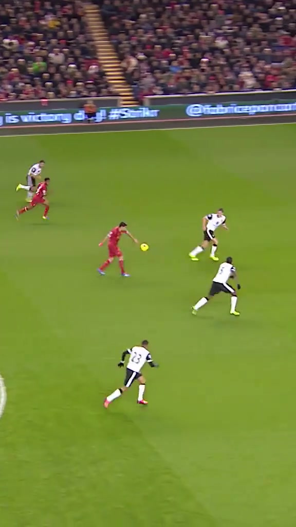 抬脚就是世界波利物浦球迷这球无解