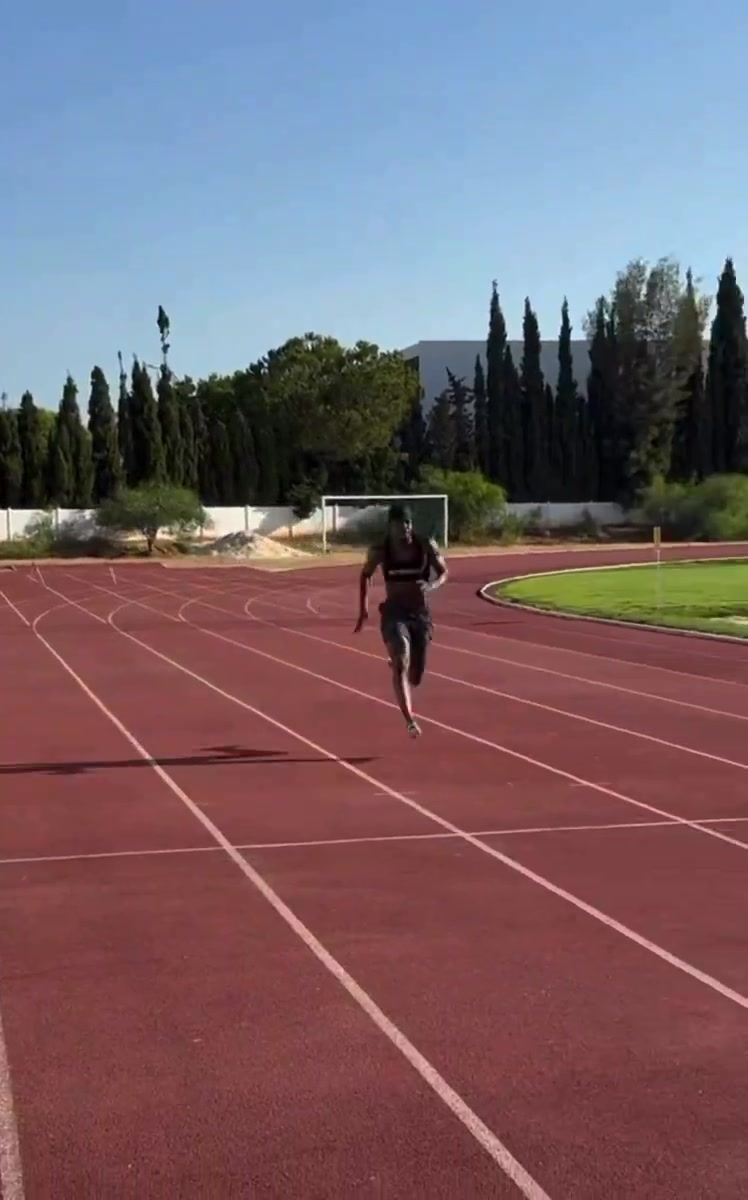 ️曼联出品伊兰加不用起跑器百米冲出10秒93纽卡6380万欧将其买入