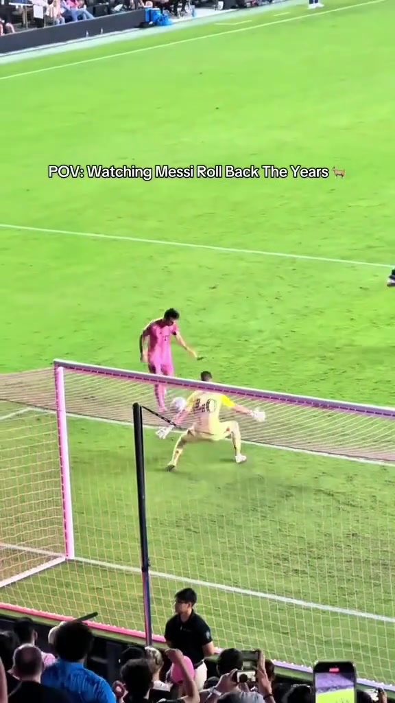 老一辈艺术家的从容梅西这一招现役没几个球员能做到了