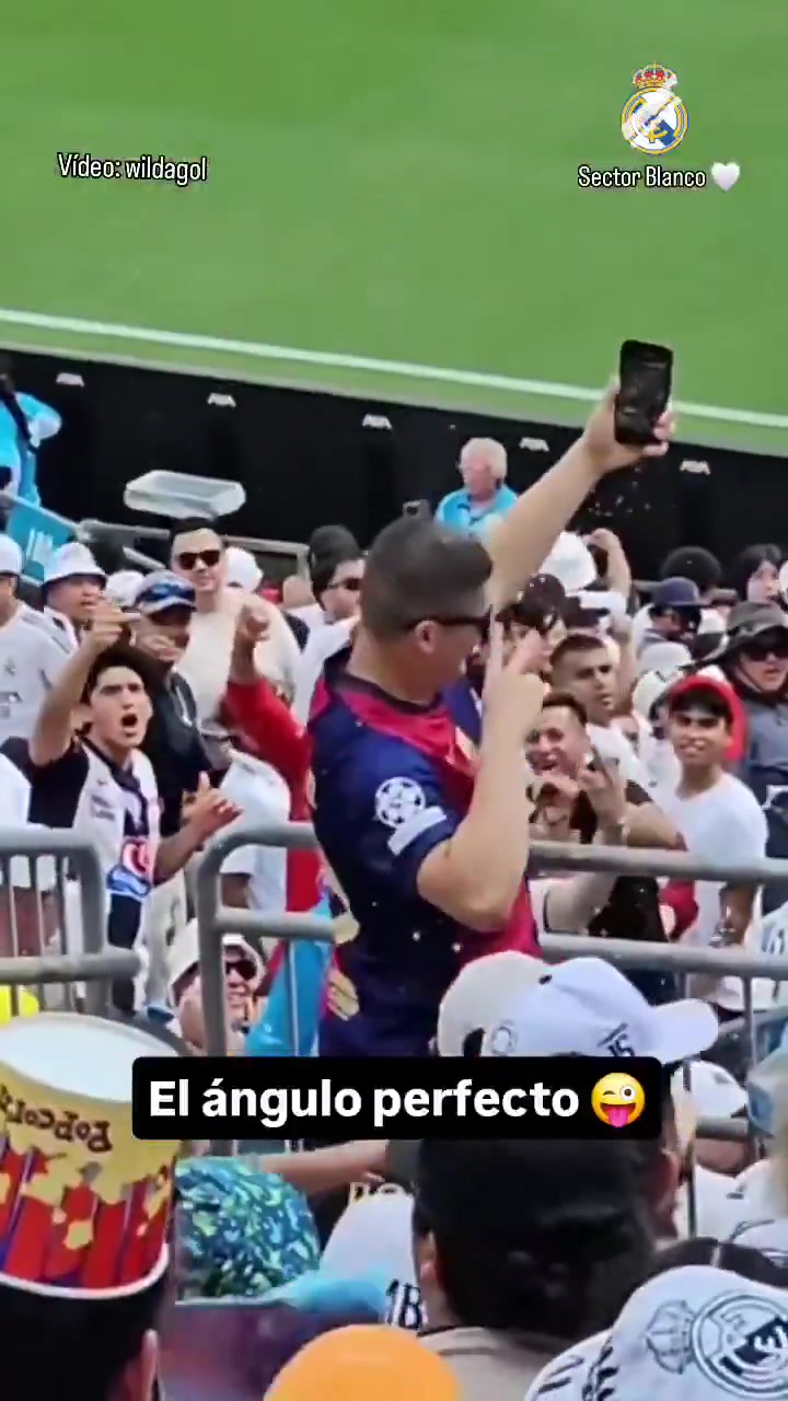 不去打棒球可惜了皇马球迷超远投掷水平砸中巴塞球迷