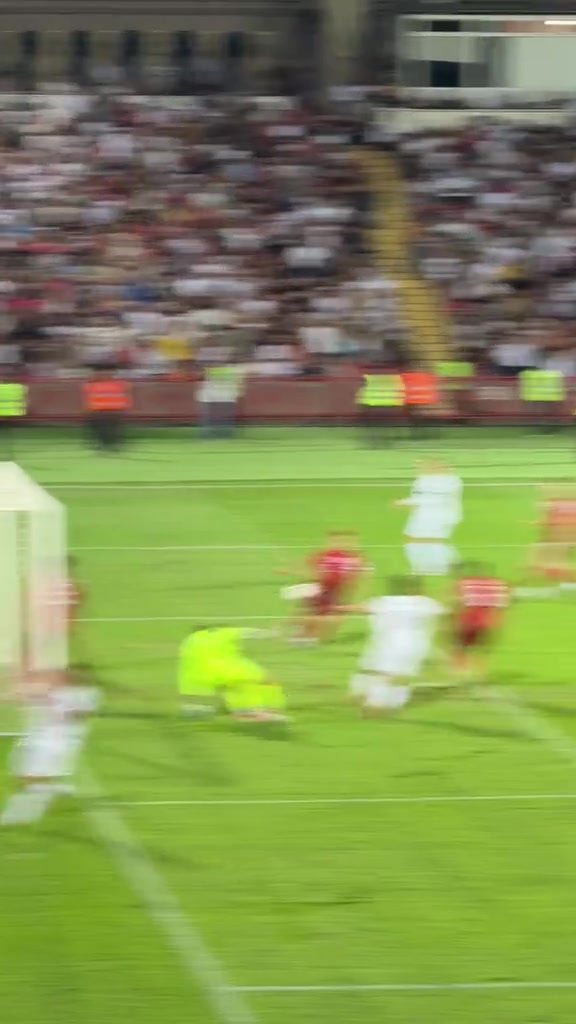 C罗都无奈了给队友喂到嘴边的饼都不吃